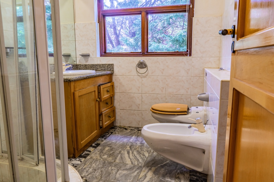 10 Bedroom Property for Sale in Bishopscourt Western Cape